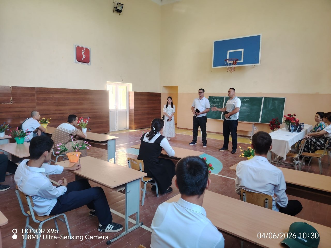 YOSHLAR BILAN UCHRASHUV VA "YOSHLAR KUNI" DOIRASIDA OCHIQ MULOQOT